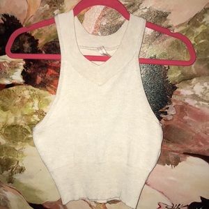 Tight sleeveless crop-top